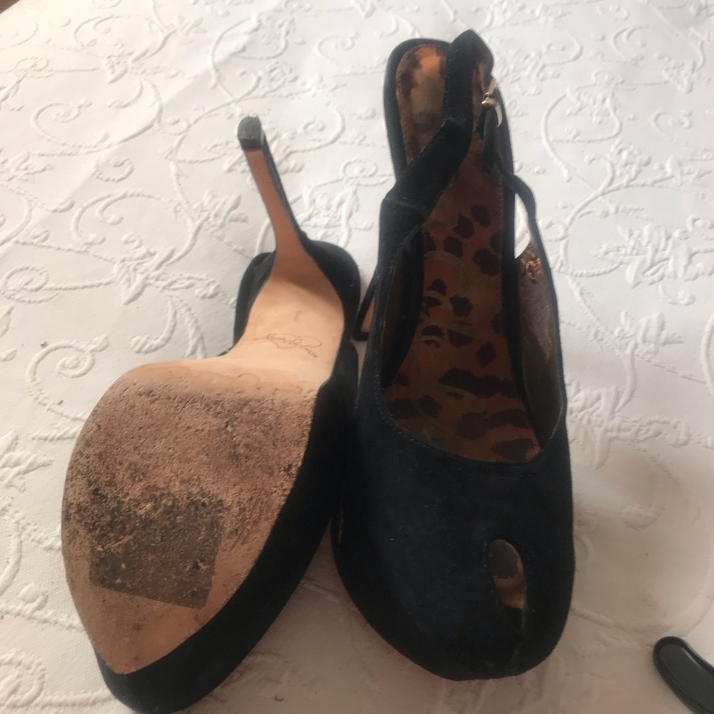 Shoes - Picture 2 of 3